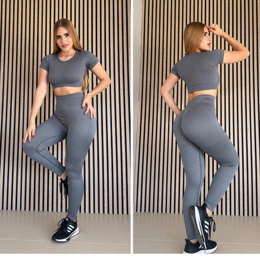 SET SEAMLESS LEGGINS + BLUSA