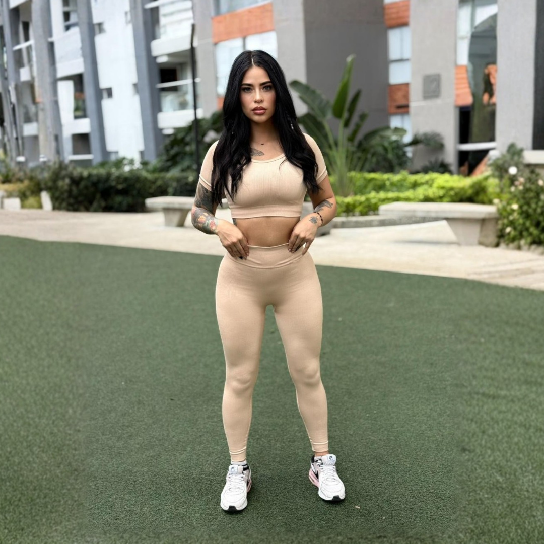 SET SEAMLESS LEGGINS + BLUSA